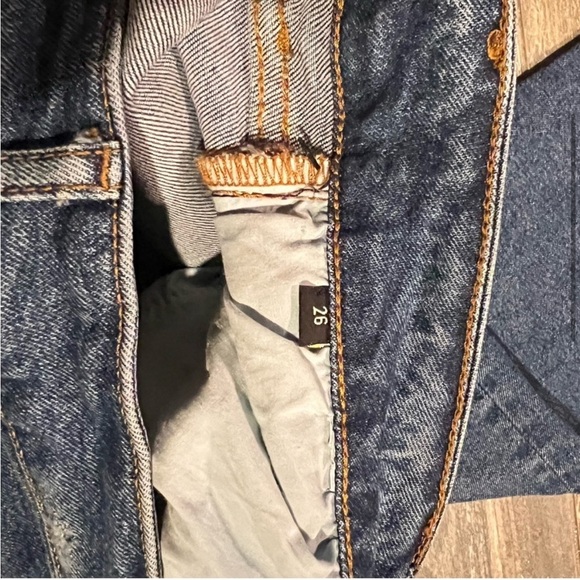 Imogene + Willie Slim Taylor Jeans - Picture 4 of 10